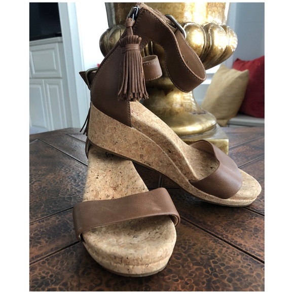 UGG LEATHER SANDALS SIZE 6 CHESTNUT - Picture 1 of 12